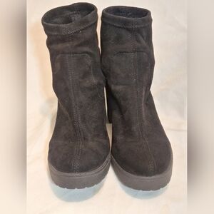 Urban Outfitters Black Suede Vegan Chuncky Heeled Boots